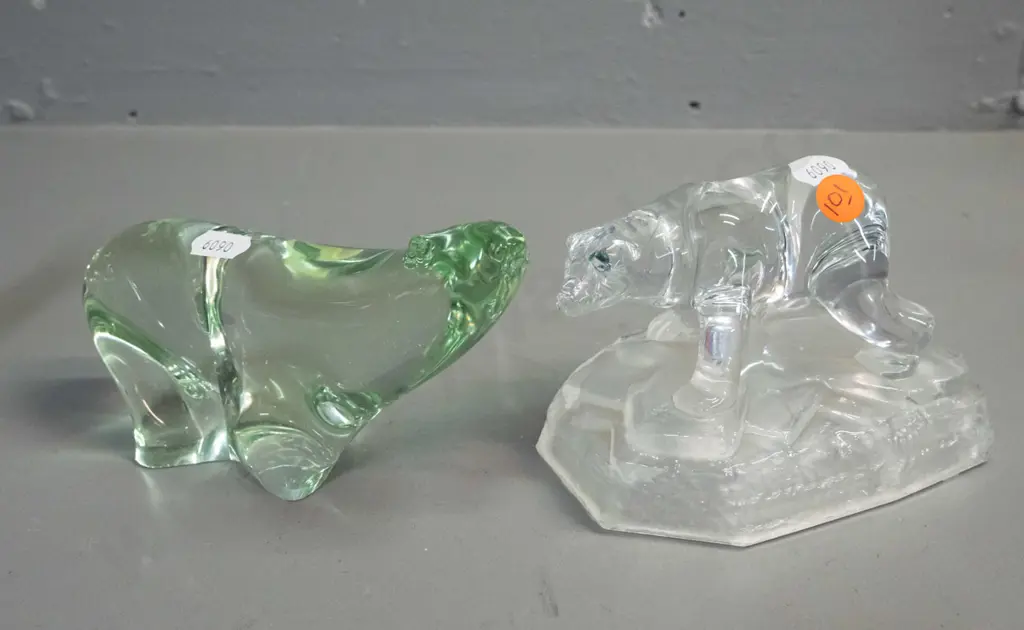 5 small glass and crystal animals - green Hokitika polar bear, 2 Hadeland crystal cats, frosted and moulded polar bear, Image 1++