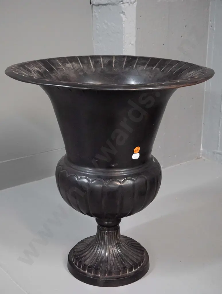 black finish pressed metal classical style urn H-430 D-400 Image 1++