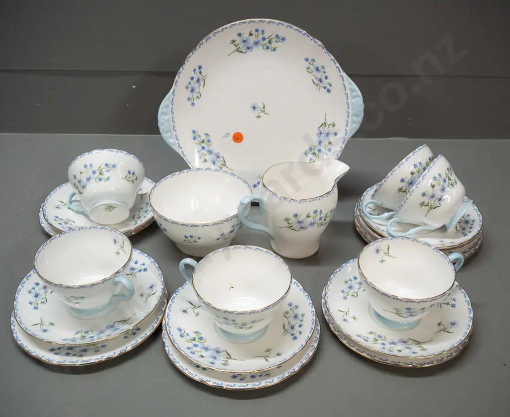 vintage Shelley floral pattern 21-piece tea set in as-new condition Image 1++