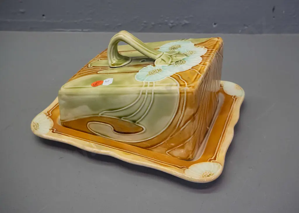 MInton style art nouveau cheese cover dish with raised designs - no maker's marks, some staining H-110 L-240 W-200 Image 1++