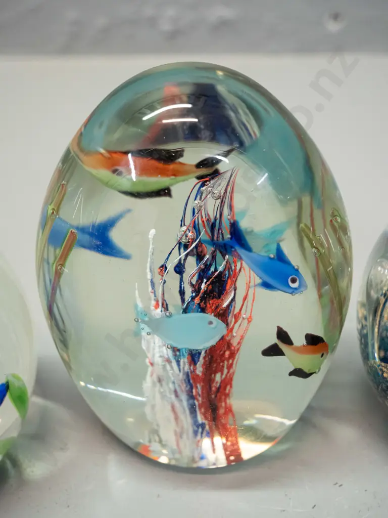 3 art glass paperweights - taller fish & seaweed theme is H-115 Image 1++