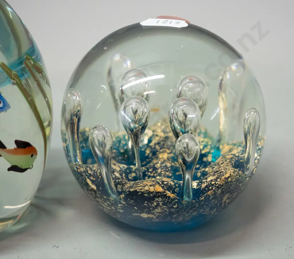 3 art glass paperweights - taller fish & seaweed theme is H-115 Image 1++