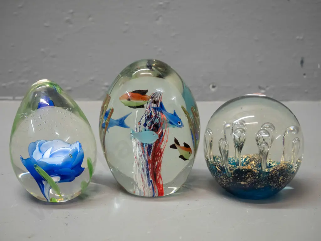 3 art glass paperweights - taller fish & seaweed theme is H-115 Image 1++