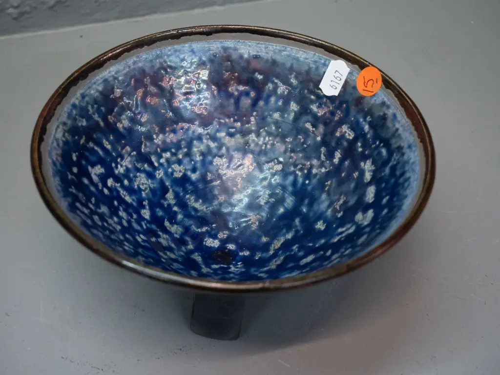 Neil Hey New Zealand pottery footed bowl with copper lustre exterior, tab feet, mottled blue interior H-100 D-170 Image 1++