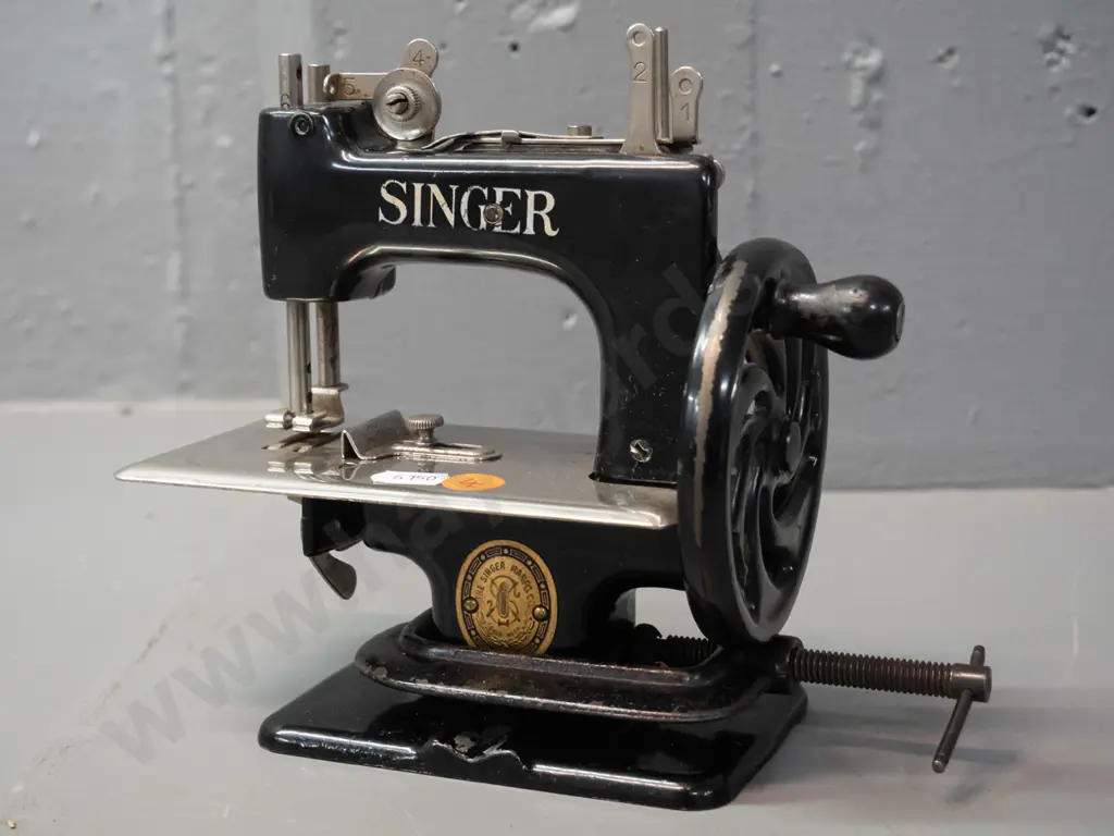vintage Singer child's sewing machine with table top clamp - some paint wear and corrosion to chrome H-165 W-180 Image 1++