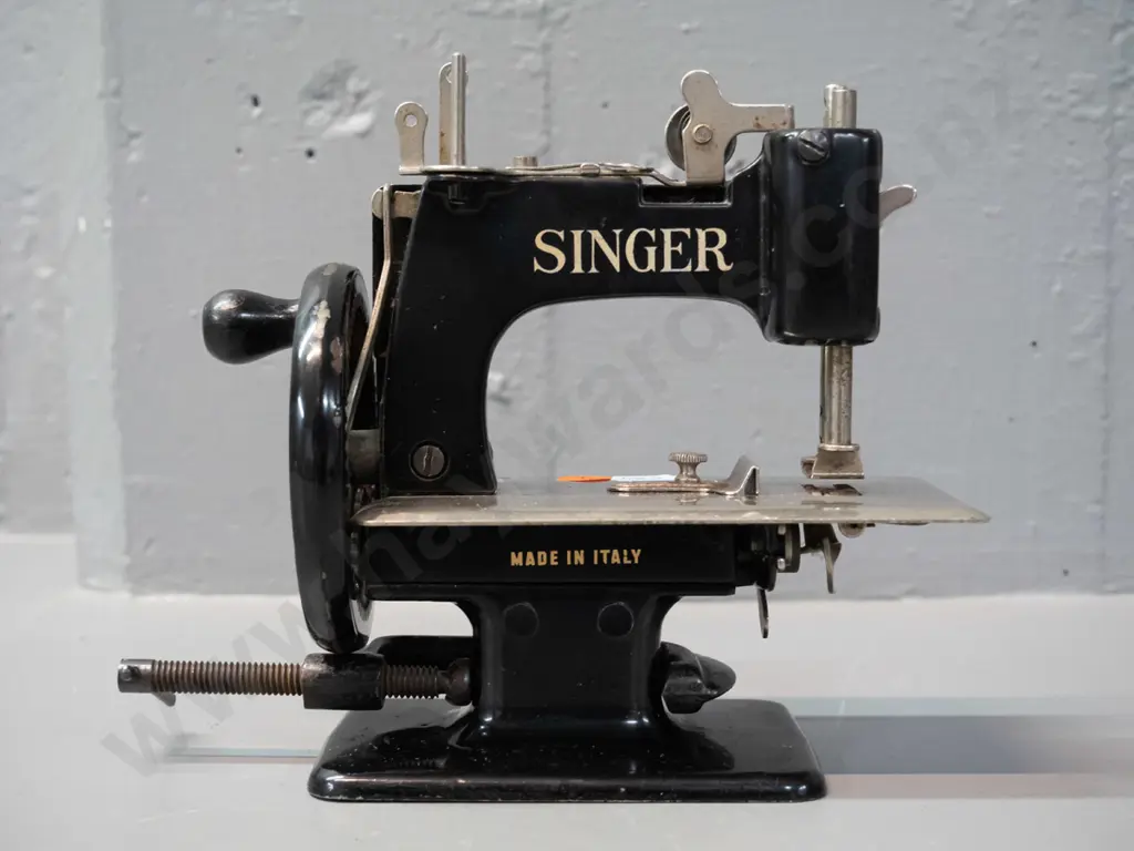 vintage Singer child's sewing machine with table top clamp - some paint wear and corrosion to chrome H-165 W-180 Image 1++
