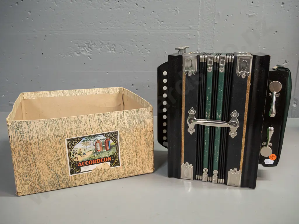retro small German button accordion L-270 W-260 D-145 with partial original box w/label Image 1++