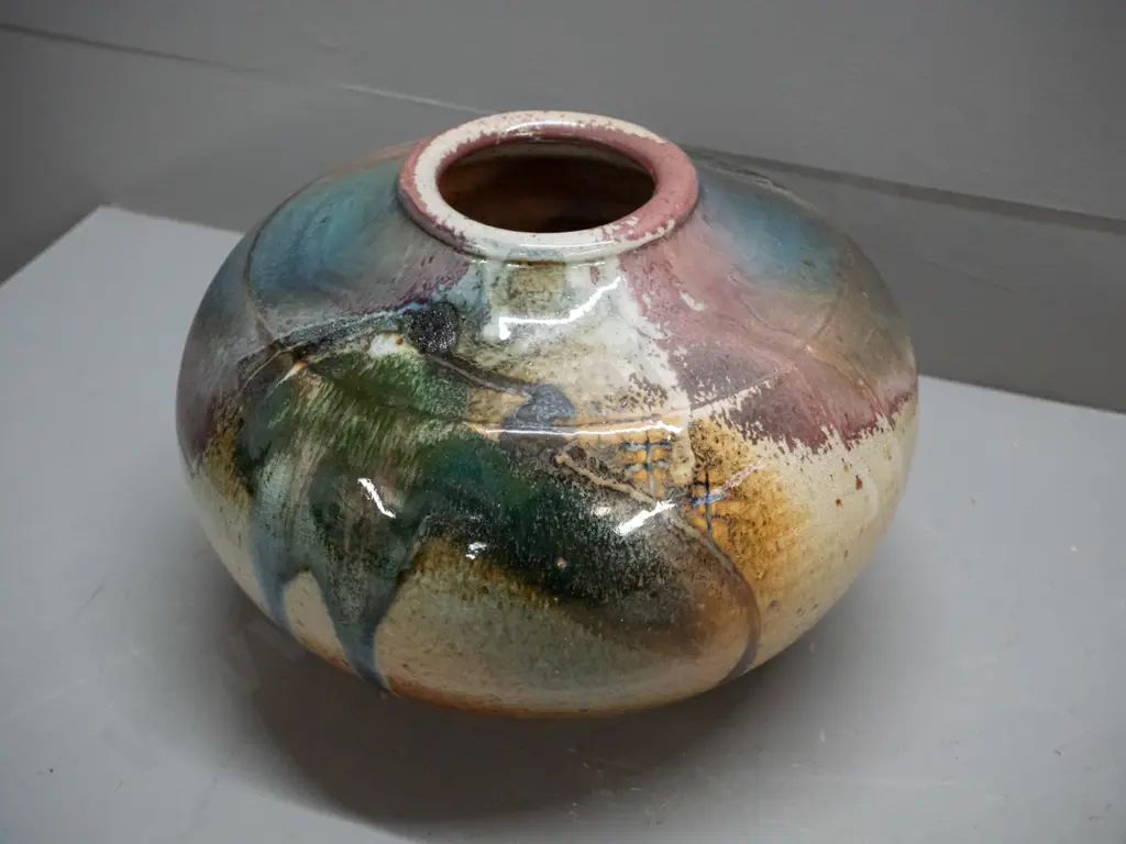 large squat New Zealand pottery vase - Mike O'Donnell, Tarawhiti? Taranaki potter's mark etched in base H-220 D-320 Image 1++