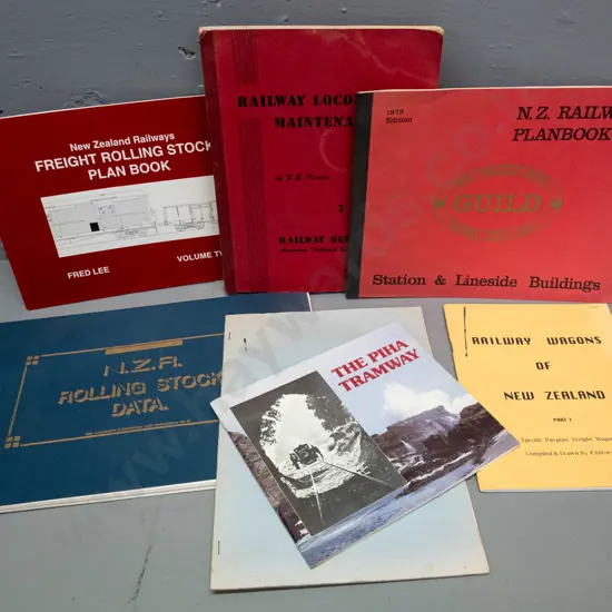 assorted railway publications, mostly New Zealand - see photos for detail