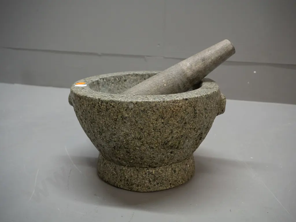 granite mortar and pestle - shaped handles H-140 D-240 Image 1++