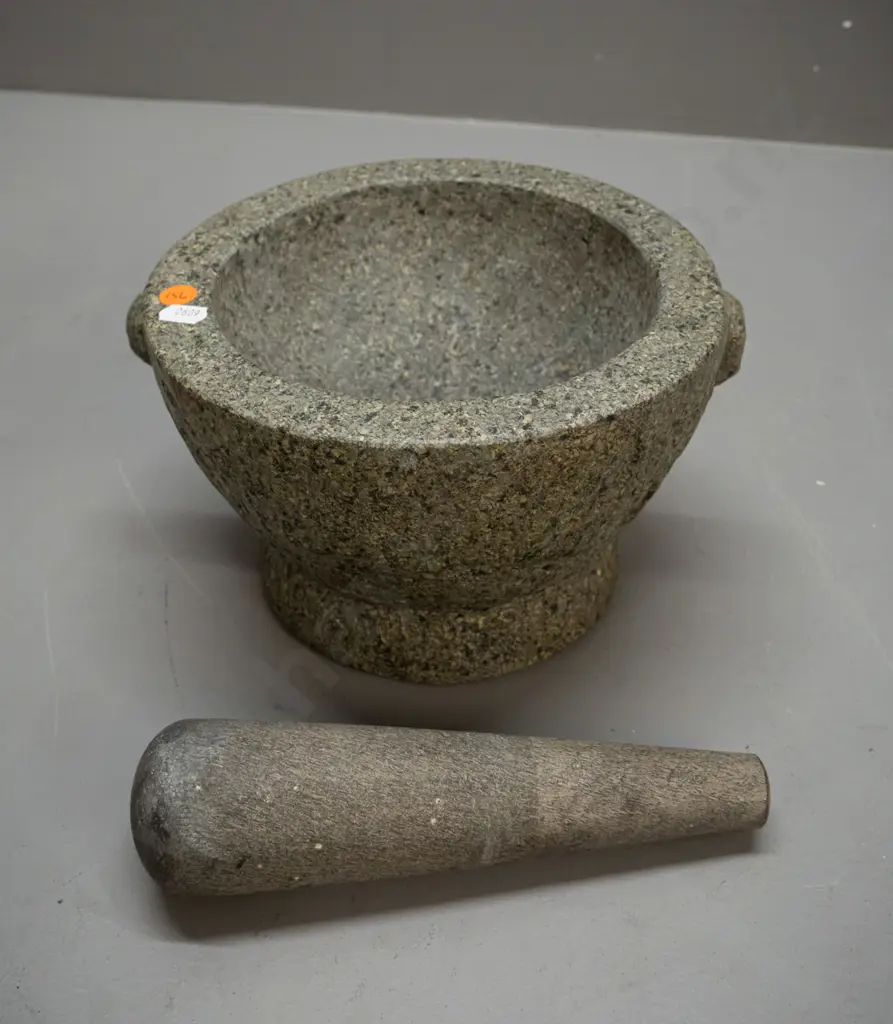 granite mortar and pestle - shaped handles H-140 D-240 Image 1++