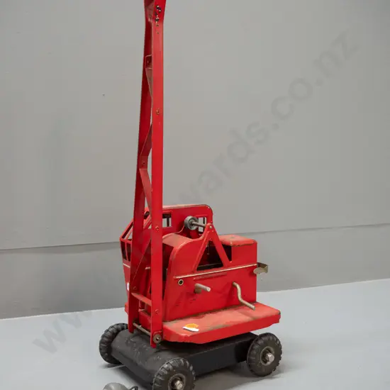 vintage Triang metal Jones mobile crane - has original weighted hook, needs rigging - general age wear to transfers and