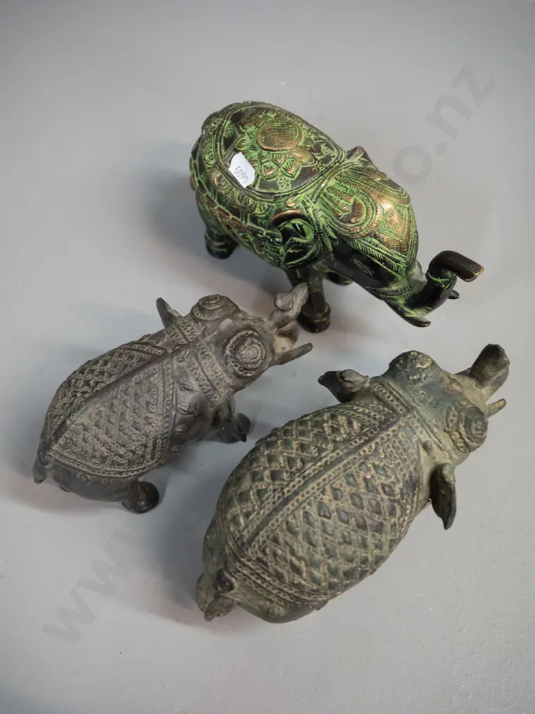 4 cast metal elephant figures with aged finish - largest is H-130 L-200 Image 1++