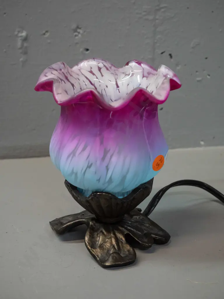 reproduction Tiffany style small table lamp with upturned flower shade, bronze-finish composite base H-160 Image 1++