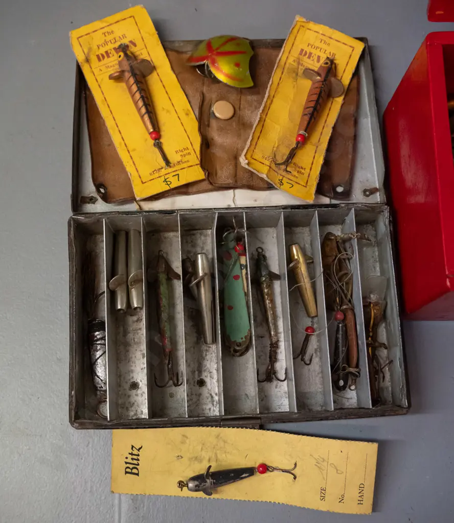 painted timber box and hinged partioned metal tin full of fishing lures, hooks, sinkers etc. - tin is W-160 D-100 Image 1++