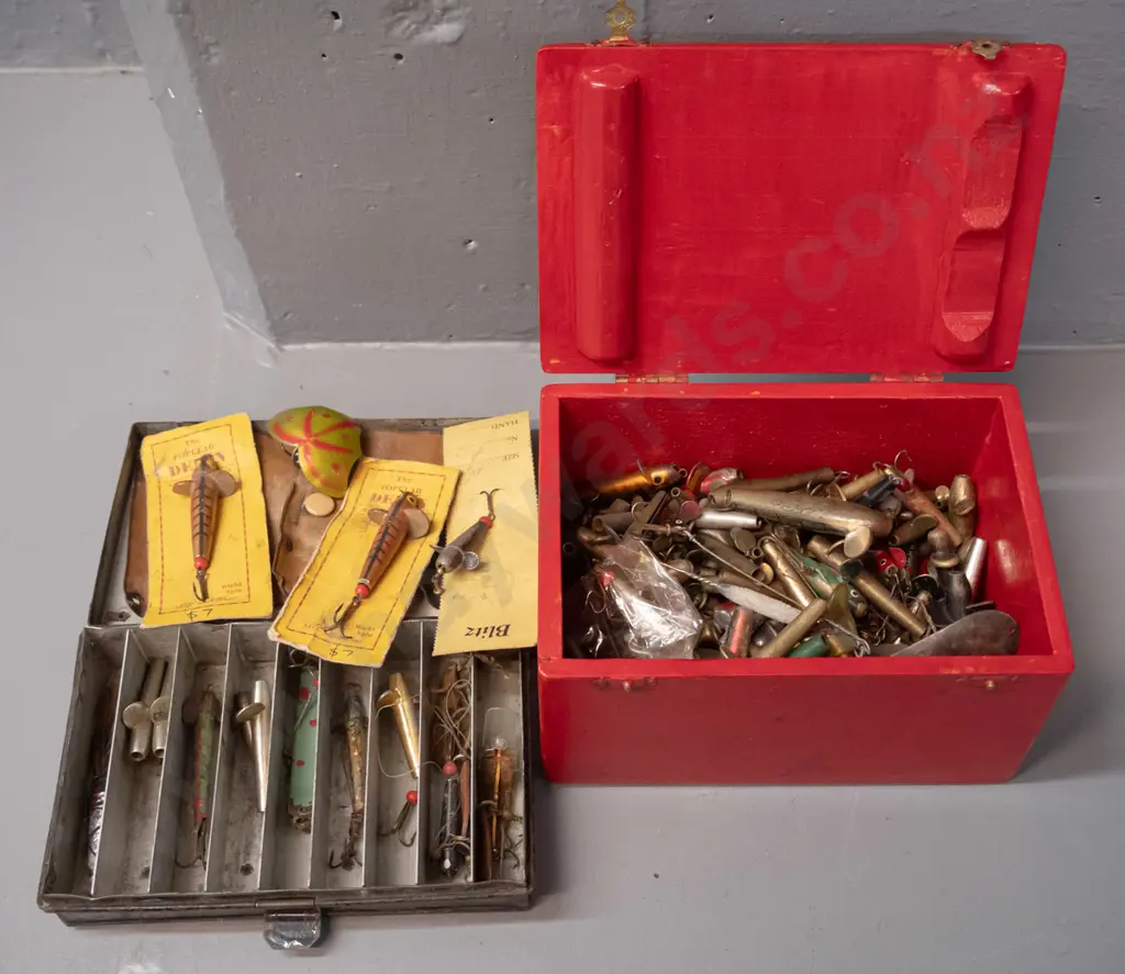 painted timber box and hinged partioned metal tin full of fishing lures, hooks, sinkers etc. - tin is W-160 D-100 Image 1++