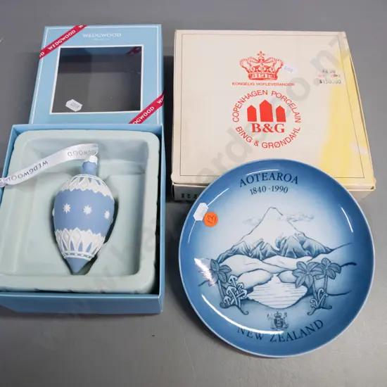 Copenhagen New Zealand 1990 commemorative plate D-180 and a Wedgwood jasperware Christmas decoration, both in original