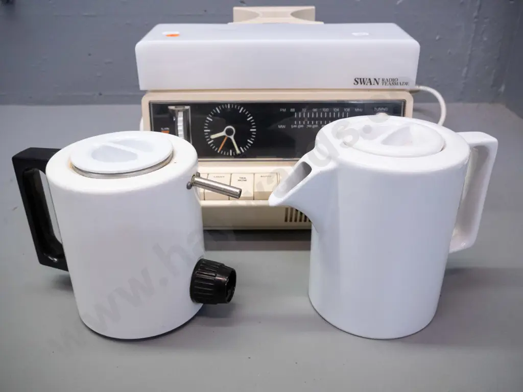 retro Swan Radio Teasmade - with enamel teapot and metal electric jug, plastic lamp shade broken, sits loosely on top, Image 1++