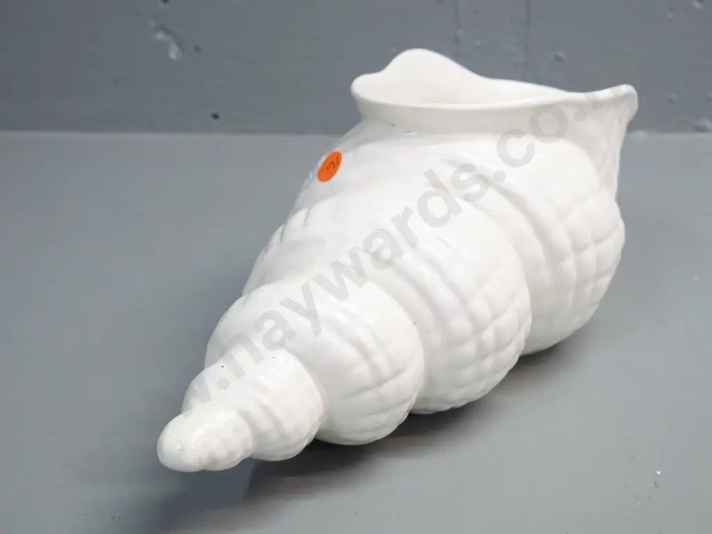 Shorter & Son shell vase H-130 L-300 Image 1++