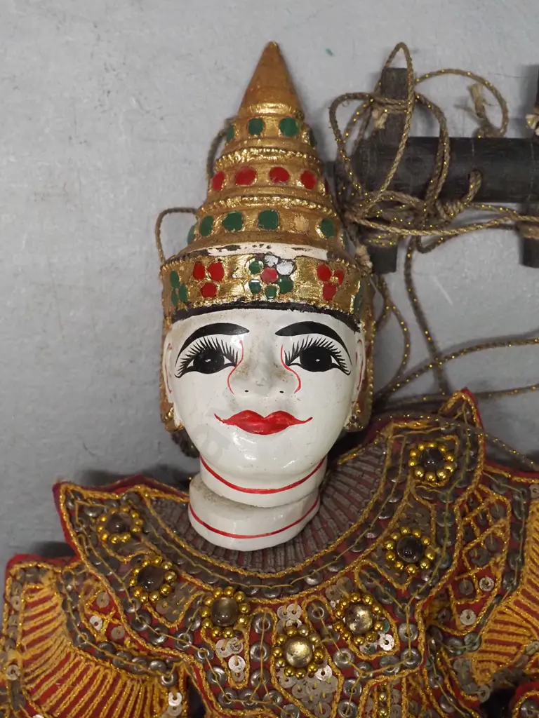 2 Thai marionette puppets in ornate traditional dress - some loss to paint H-360 Image 1++
