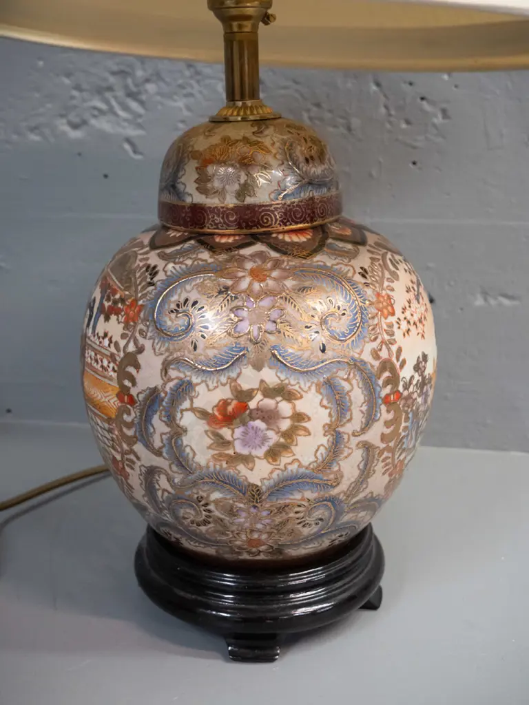 Chinese porcelain ginger jar-shaped figural motif table lamp on timber base, with shade H-480 D-330 Image 1++