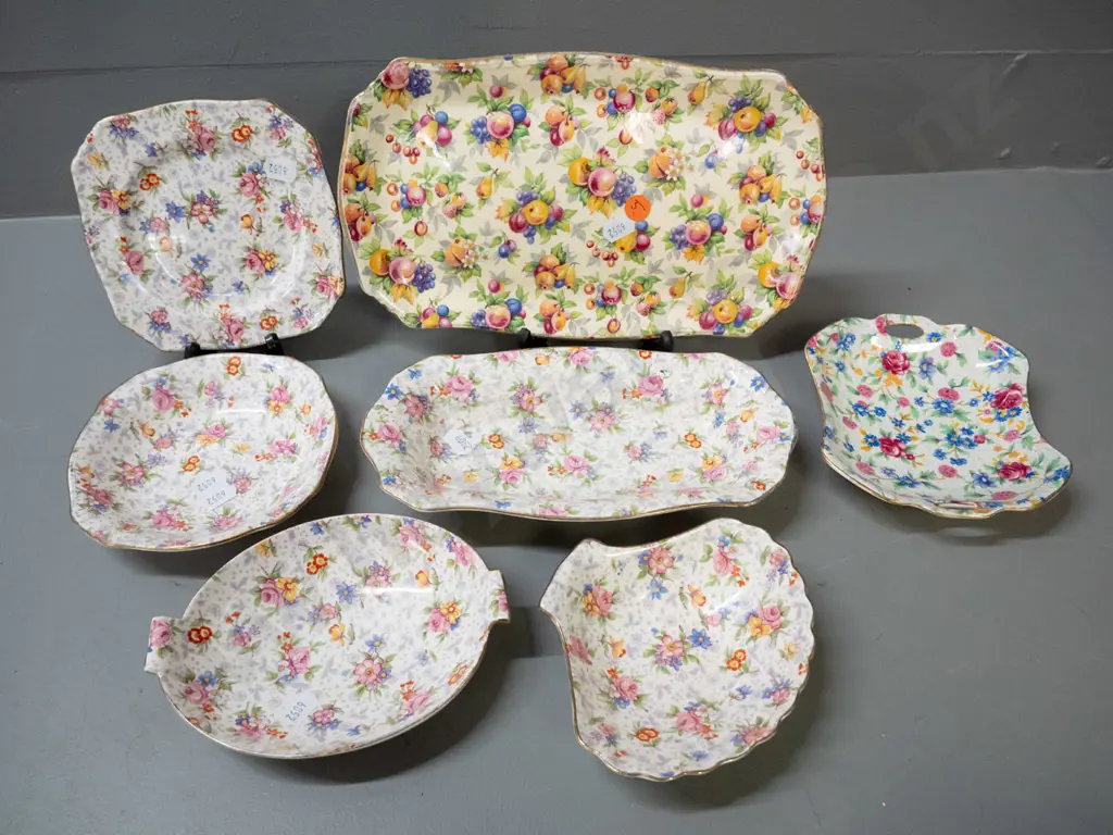 7 Royal Winton all-over-floral dishes - 5 pieces Eleanor, 1 Old Cottage Chintz, and an Evesham sandwich tray L-260 W-150 Image 1++