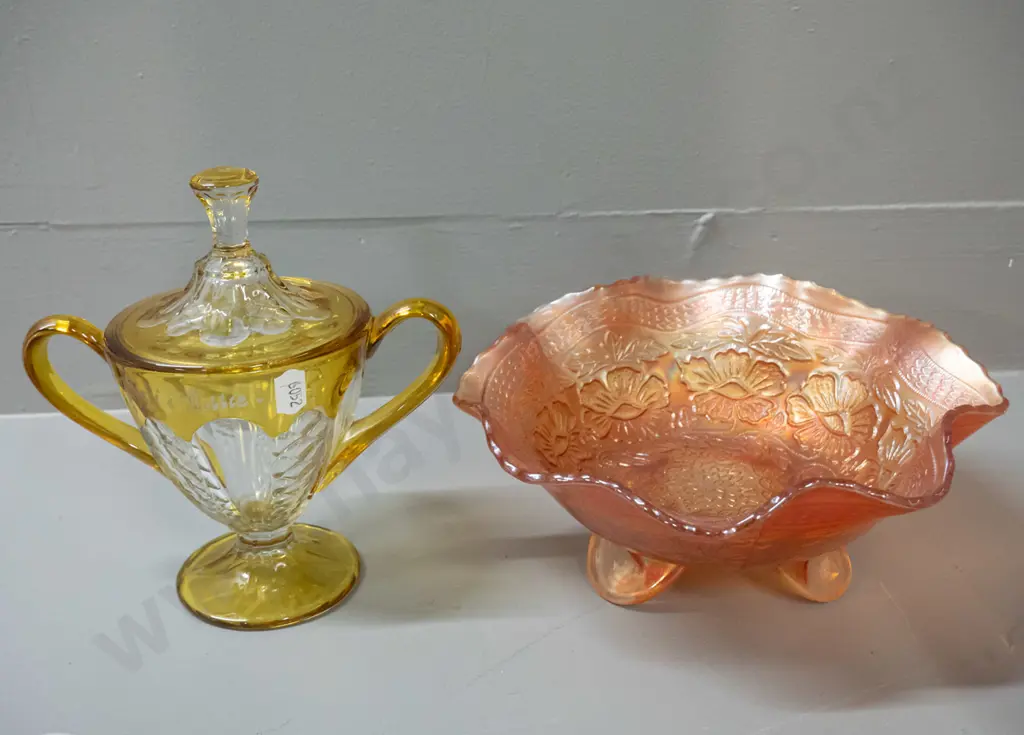 4 pieces of Royal Winton majolica ware (2 Primula lidded jewellery pots, 2 jugs) a marigold carnival glass footed bowl Image 1++