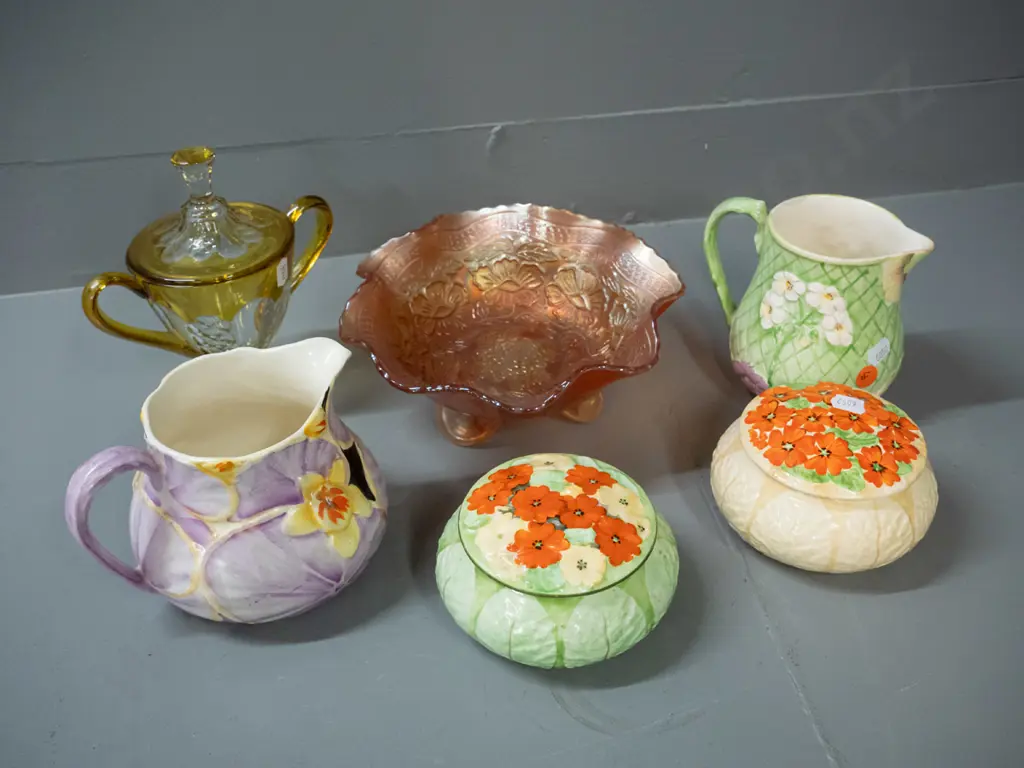 4 pieces of Royal Winton majolica ware (2 Primula lidded jewellery pots, 2 jugs) a marigold carnival glass footed bowl Image 1++
