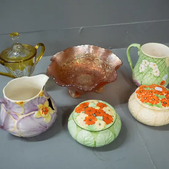 4 pieces of Royal Winton majolica ware (2 Primula lidded jewellery pots, 2 jugs) a marigold carnival glass footed bowl