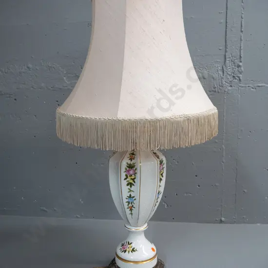 porcelain based table lamp with gilt and enamelled decoration, on brass base, with ivory fringed shade H-770 D-430.