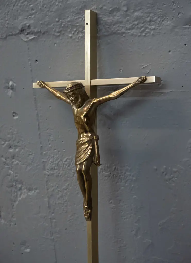 brass crucifix with 2 mounting nail or screw holes H-610 W-200 Image 1++