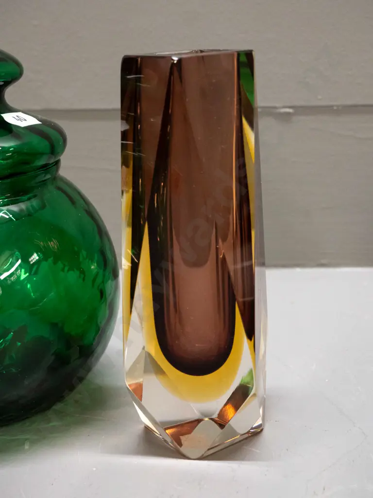 3 glass items - art glass faceted vase, moulded textured green lidded pot H-200 and a yellow ashtray Image 1++