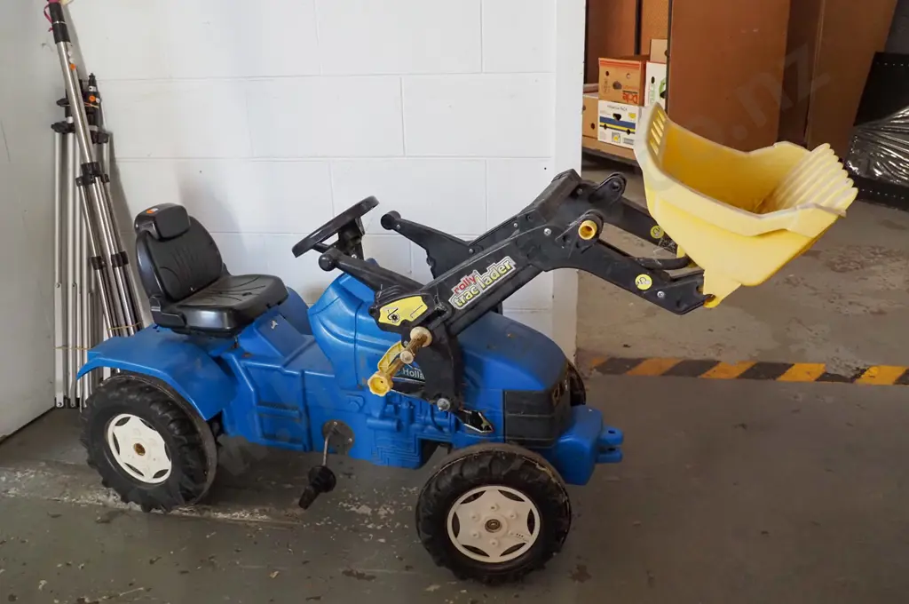 Kids Blue Rolly Tractor Image 1++
