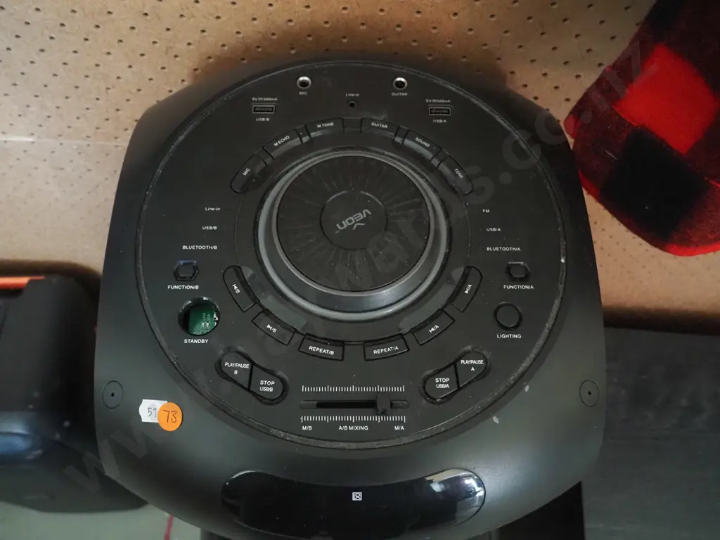 Veon portable stereo system - no power cord Image 1++