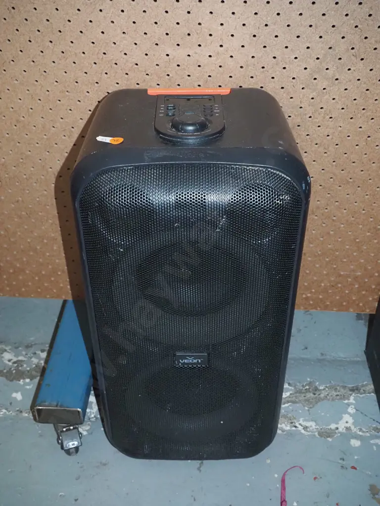 Veon portable stereo system - no power cord Image 1++