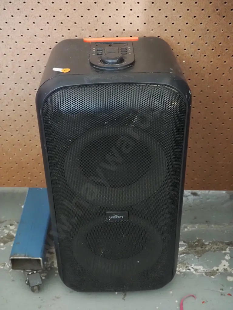 Veon portable stereo system - no power cord Image 1++