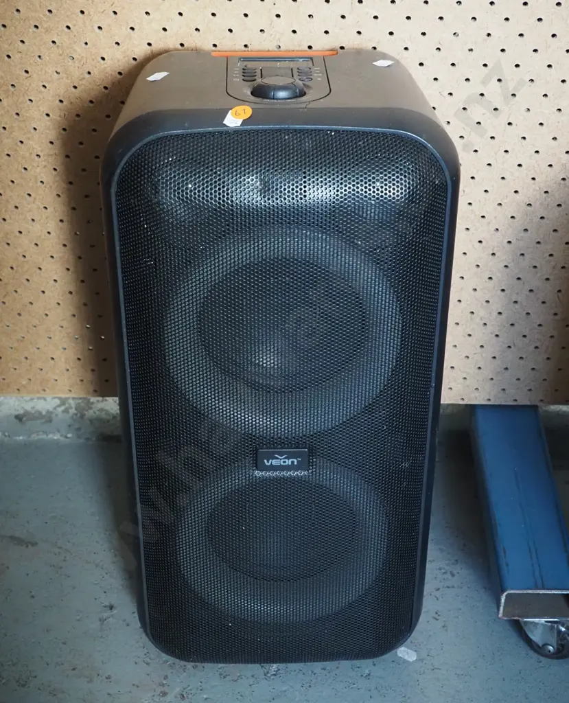 Veon portable stereo system - no power cord Image 1++