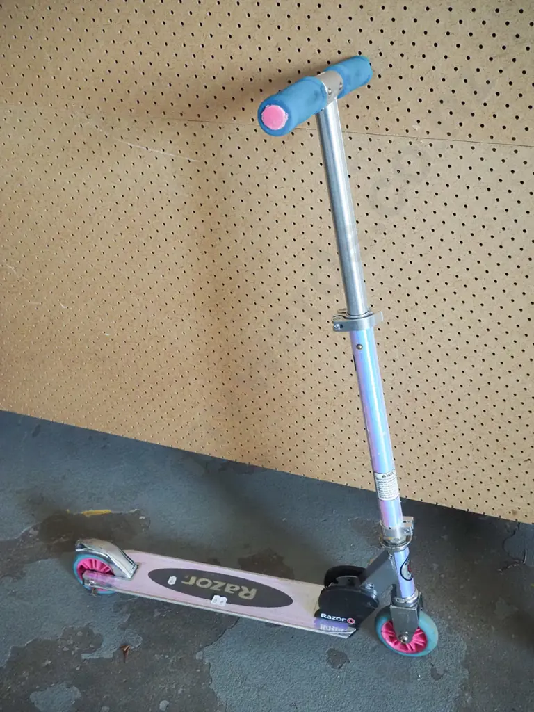 Silver and pink razor scooter Image 1++