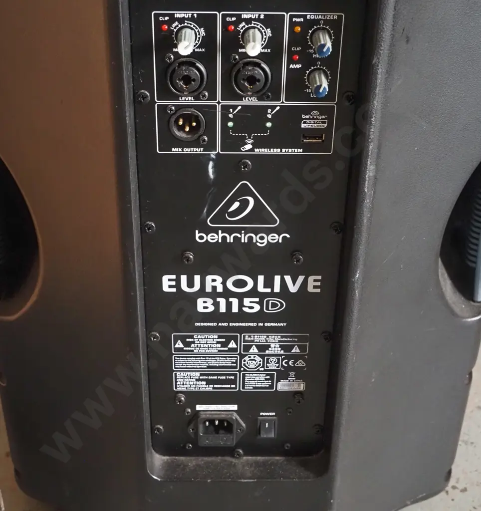 Behringer Eurolive B115D speaker no cord   Image 1++