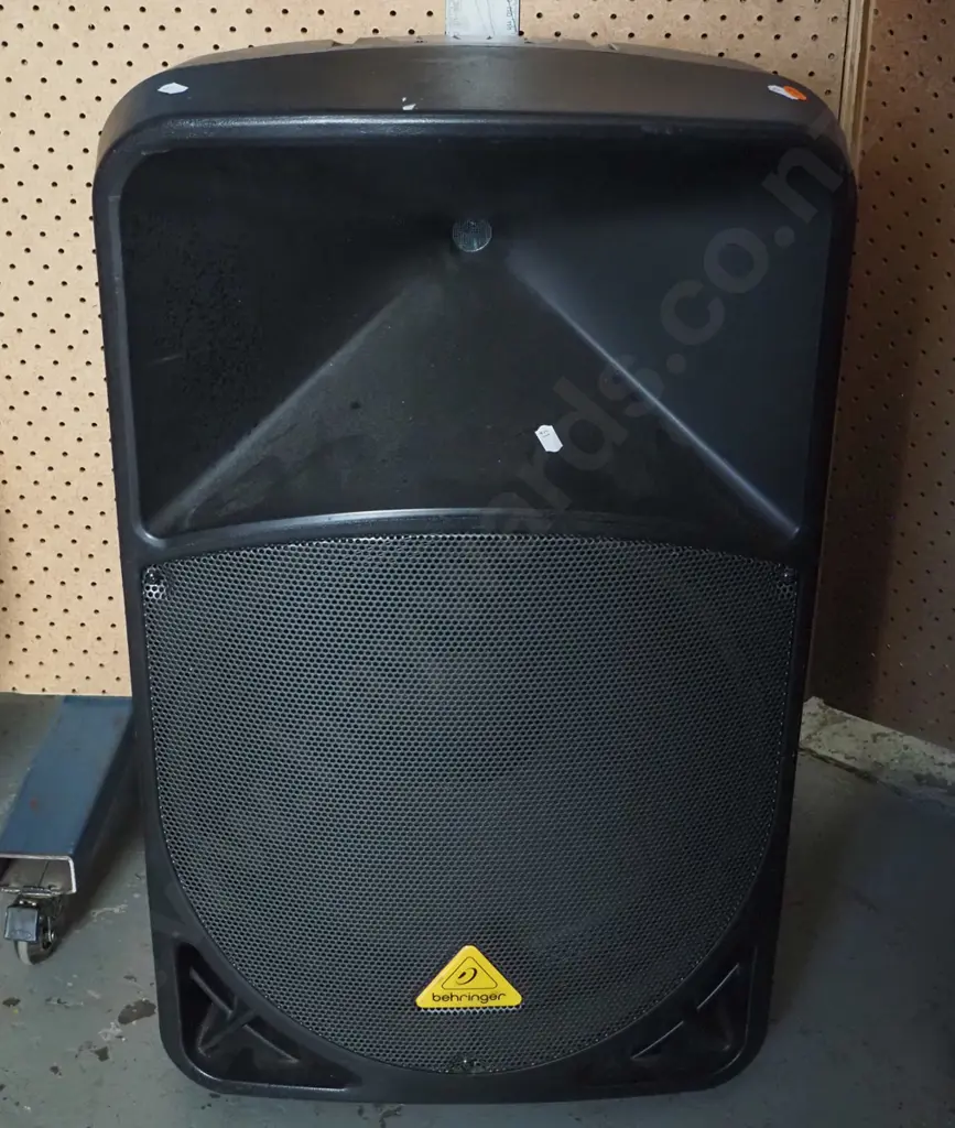 Behringer Eurolive B115D speaker no cord   Image 1++