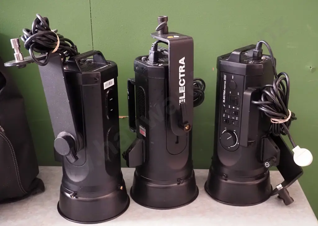 3 x Electra studio strobe lights  Image 1++