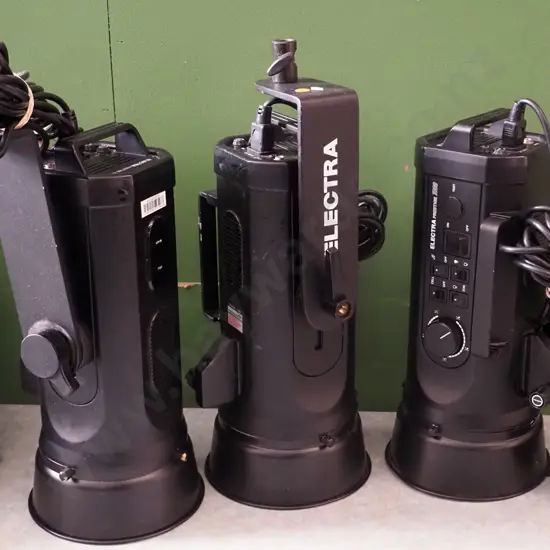3 x Electra studio strobe lights 