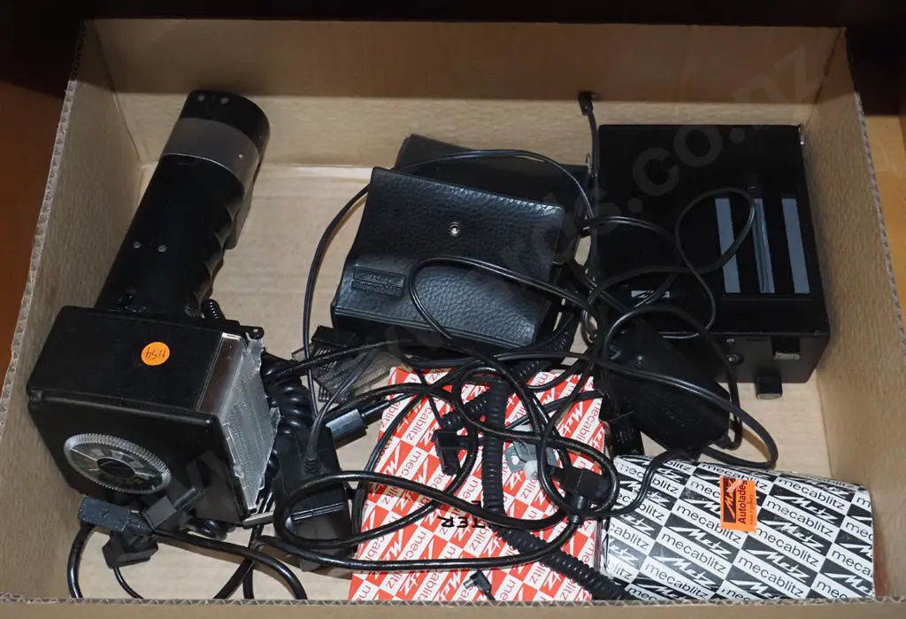 Metz camera flash with accessories & cables (poor condition) Image 1++