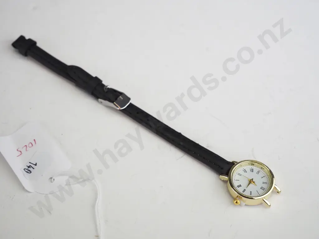 Small gold watch with thin brown strap (broken) Image 1++