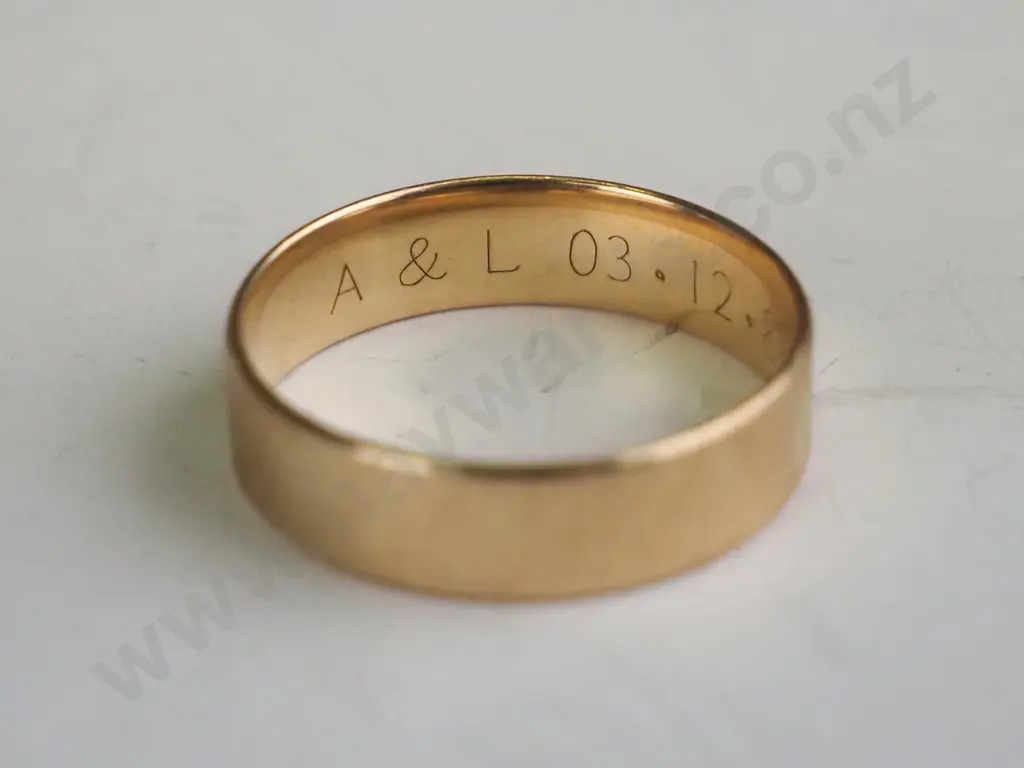 Gold wedding ring with engraved ""A&L 03.12.1988"" Image 1++