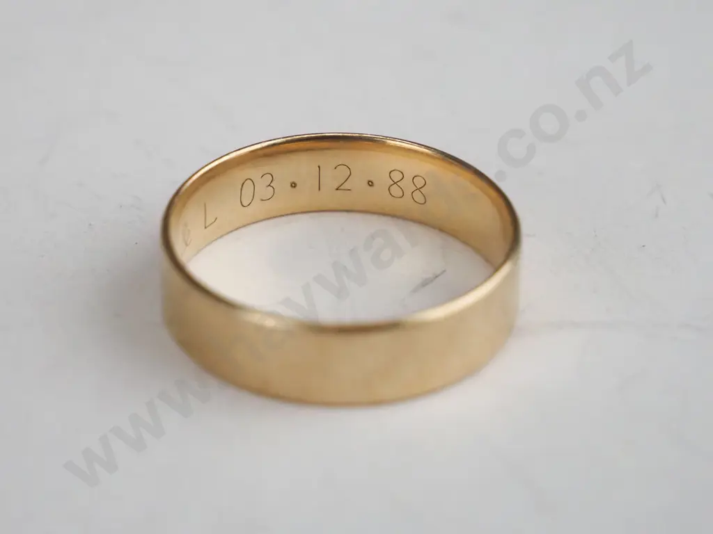 Gold wedding ring with engraved ""A&L 03.12.1988"" Image 1++