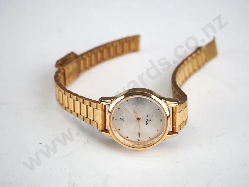 Titan gold woman's watch Image 1++