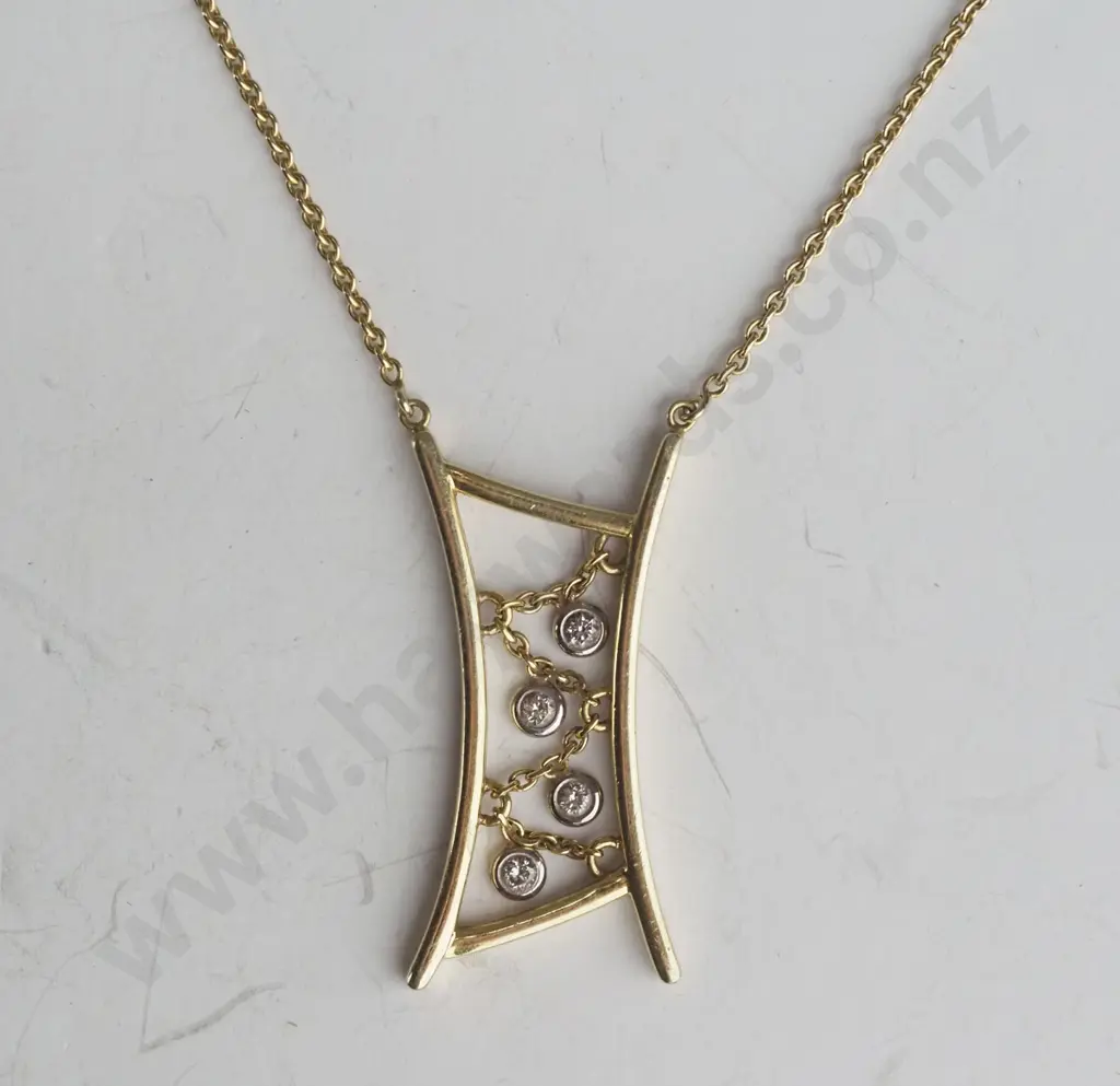 Gold necklace with small diamonds? Image 1++
