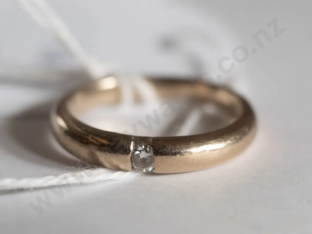 Silver ring with small clear stone Image 1++
