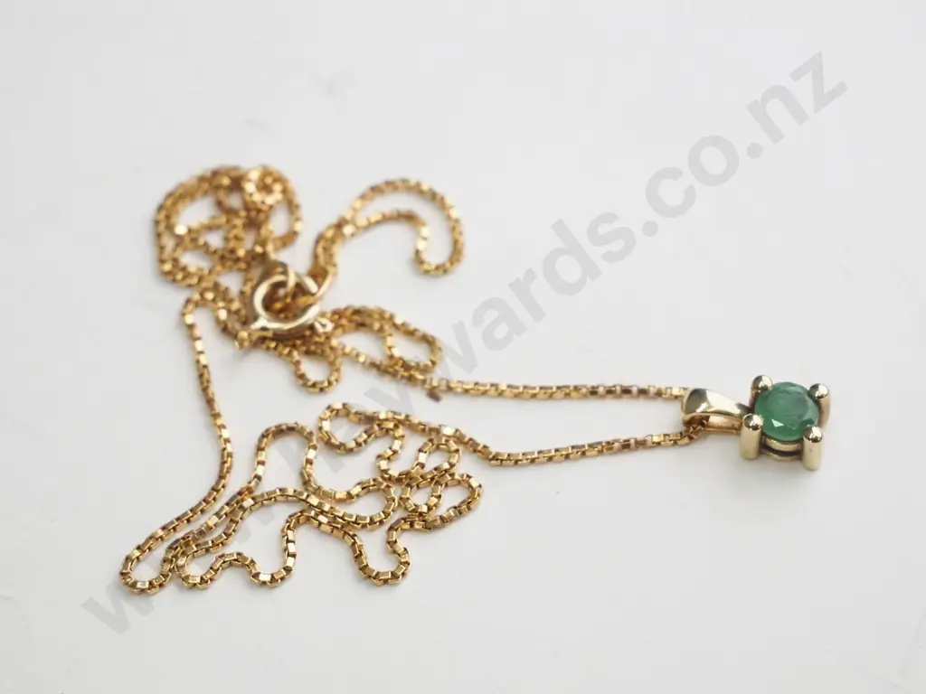 Gold necklace with green round stone pendant Image 1++
